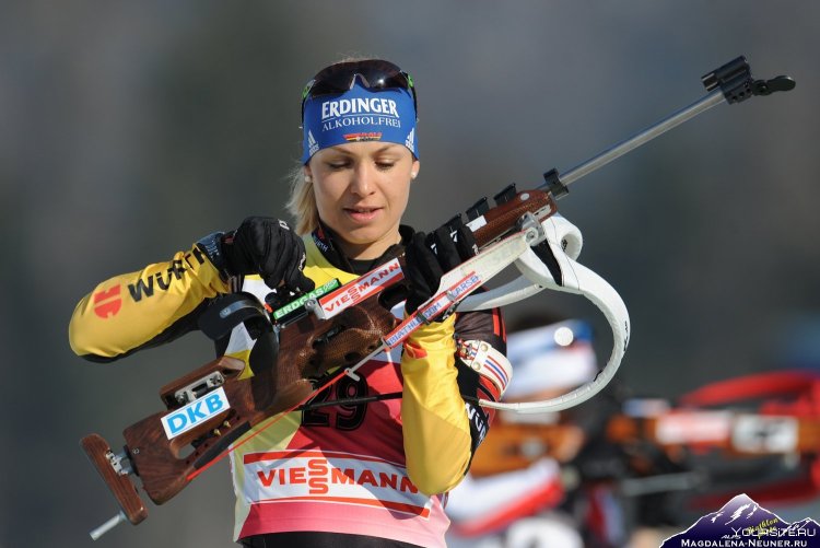 Немецкая биатлонистка Магдалена Нойнер