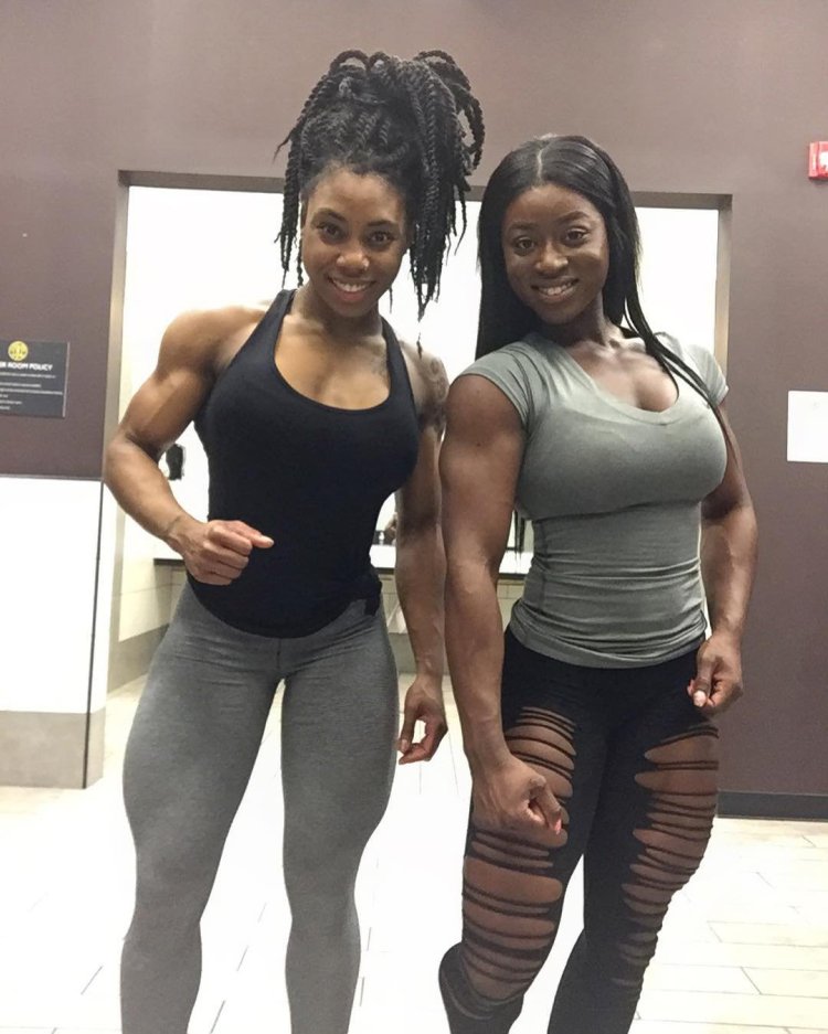 Черная накаченная женщина