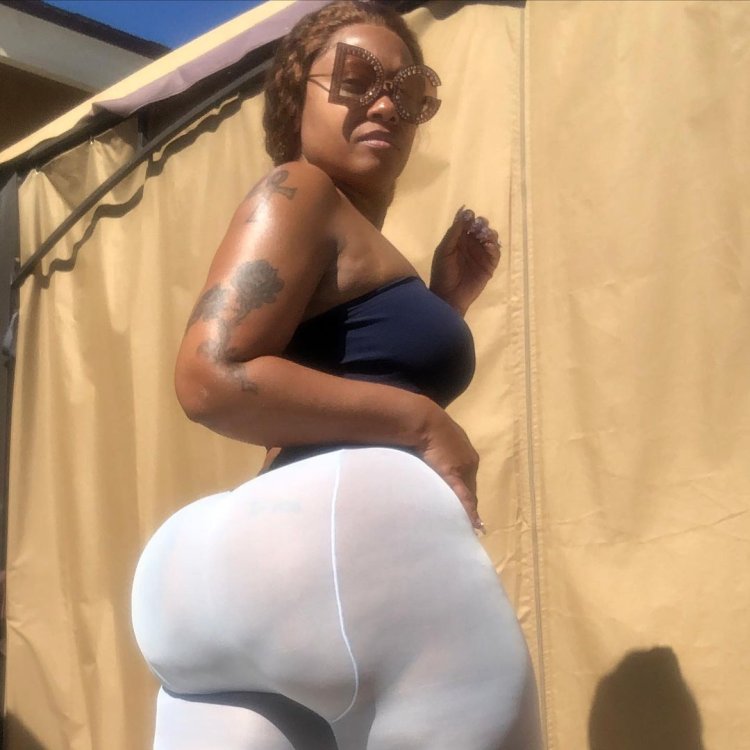 Наоми Бэнкс с широкими бедрами