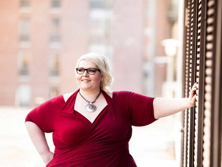 Толстая блондинка