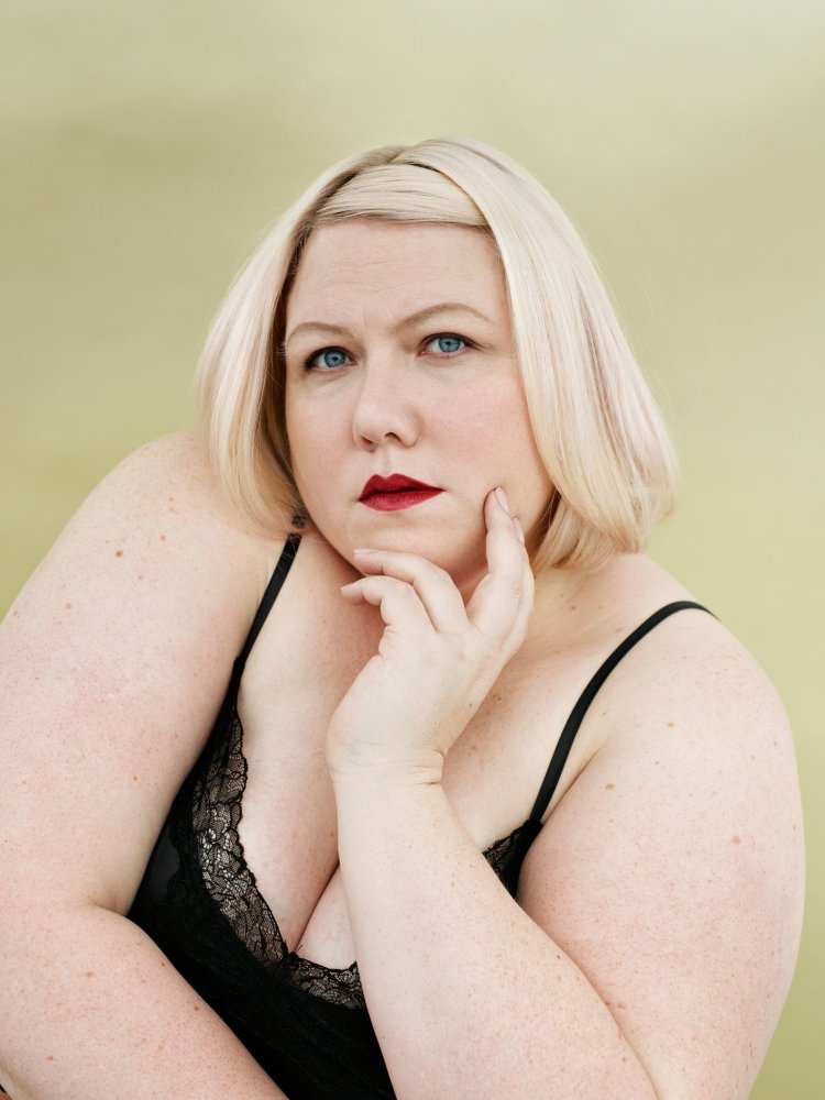 Толстая блондинка