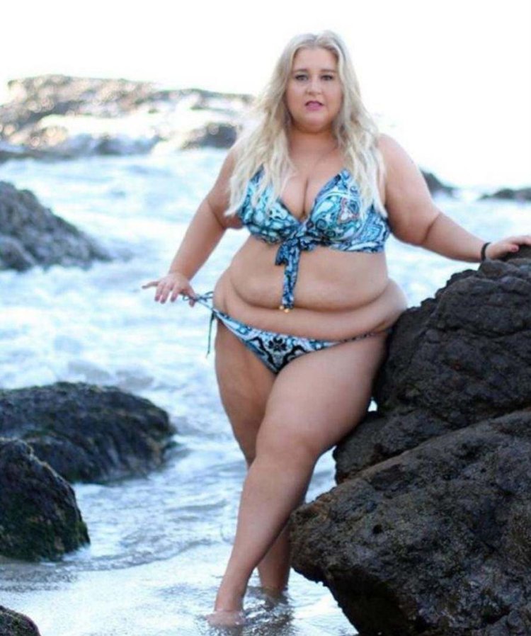 Толстые женщины в возрасте в бикини