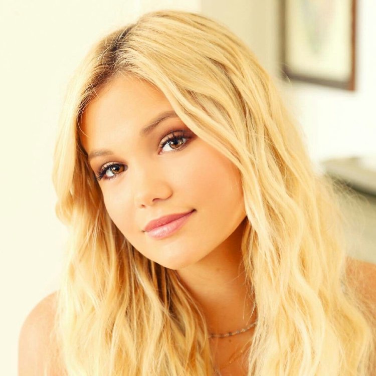 Оливия Холт улыбка