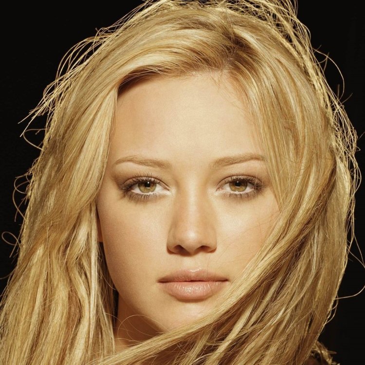 Хилари Дафф лицо