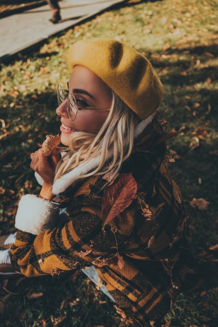 Осенние фотосессии девушек с кофе