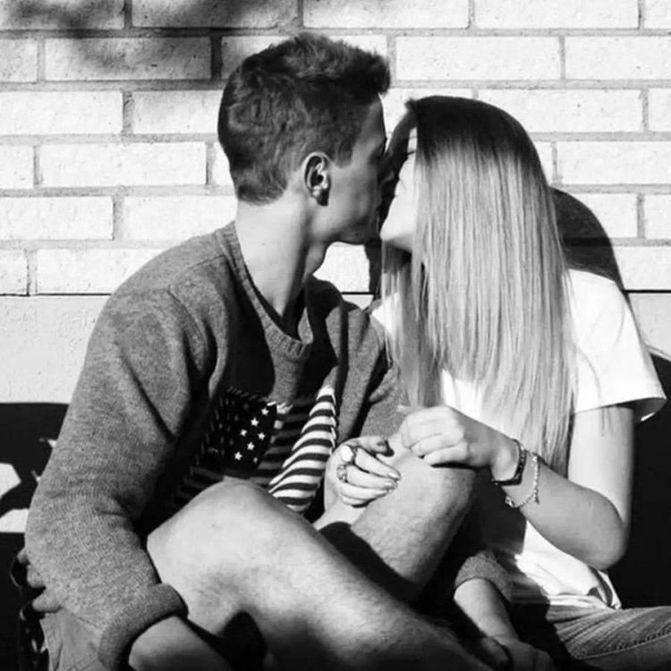 Пара со светлыми волосами