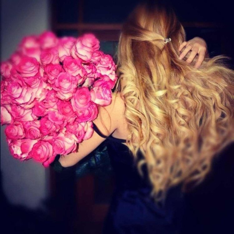 Картинка блондинка со спины