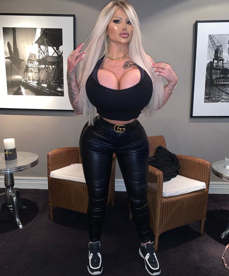 Мартина Биг (Martina big)