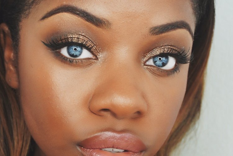 Мулатка с голубыми глазами