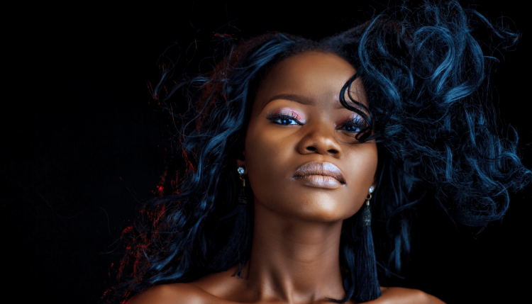 Афроамериканка певица Тейлор