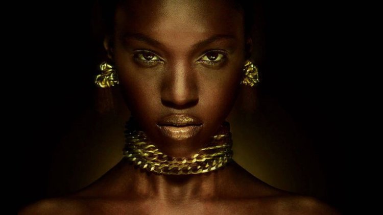 Африканка в золоте