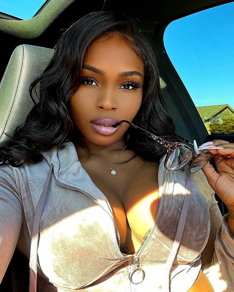 Темнокожая девушка