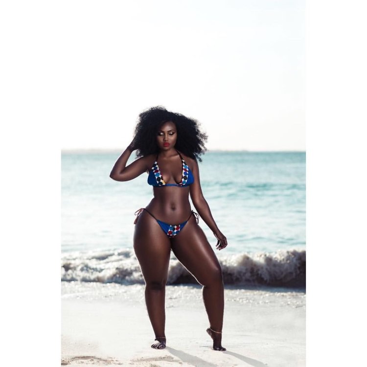 Негритянка Сесиль Адамс