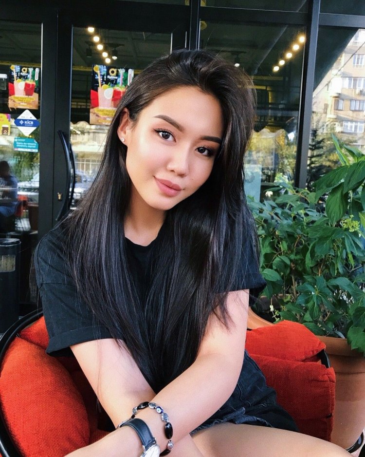 Айжан Асемова без косметики