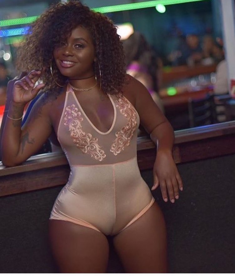 Африканка с большой попой