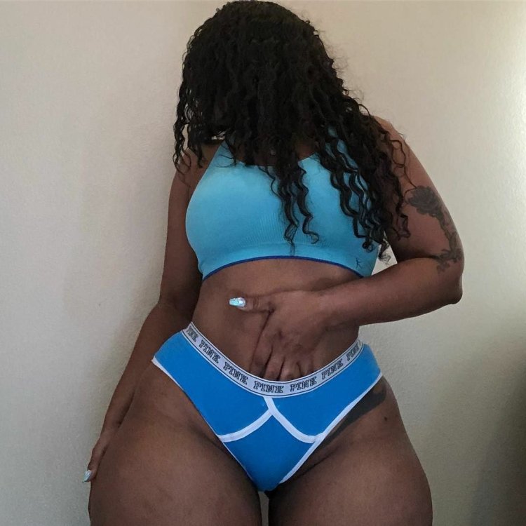 Модель плюс сайз Наоми Бэнкс