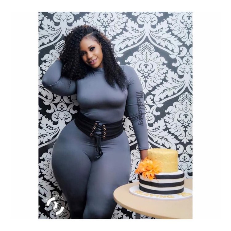 Эбони Мазерати купальник