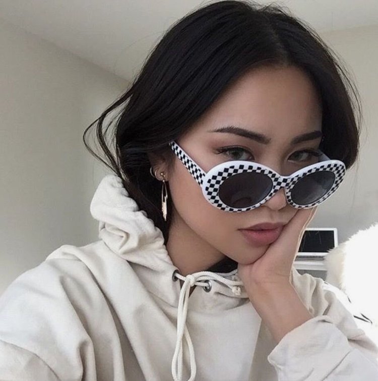 Эстетика девочки в очках