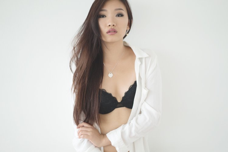 Белая азиатка красивая