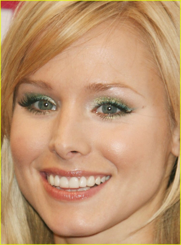 Кристен Белл цвет волос