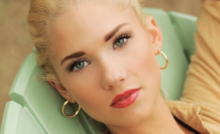 Фотомодели Берит Биркеланд