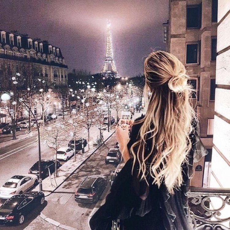 Блондинка в городе