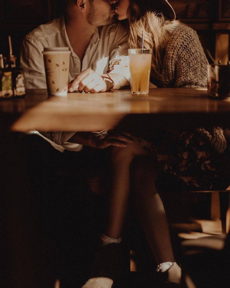 Парочка в кафе