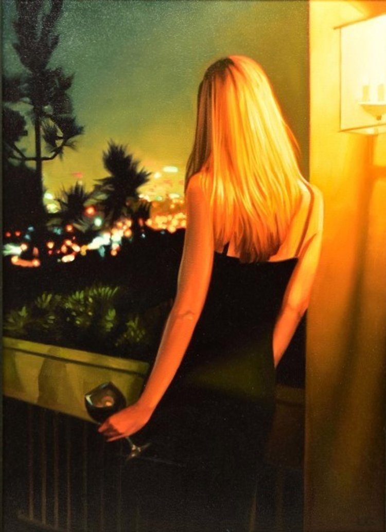 Блондинка ночью со спины