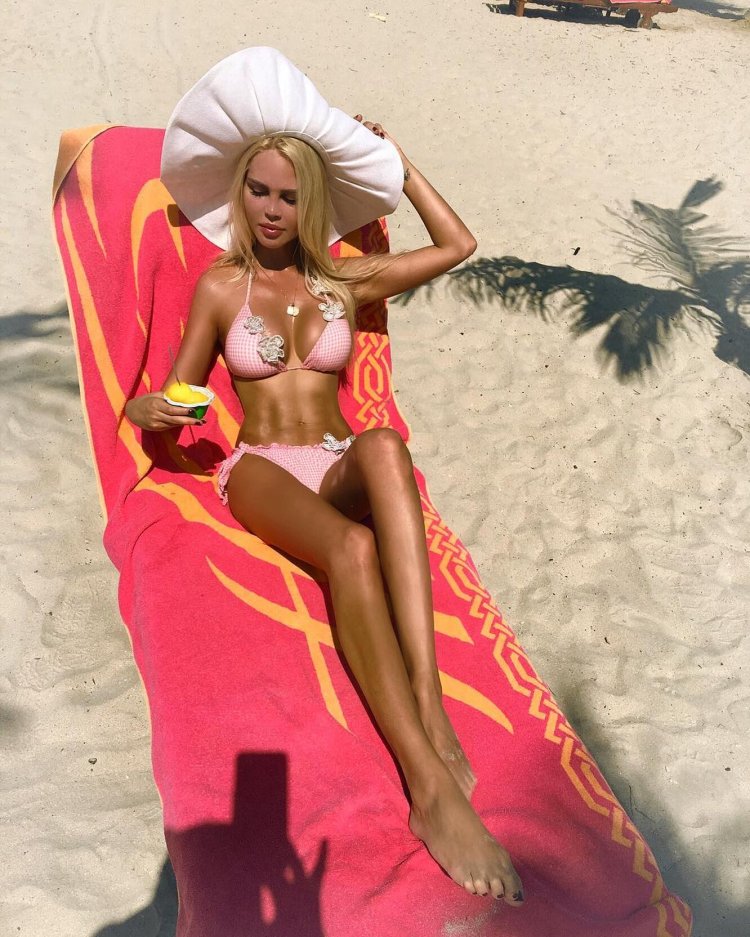 Мария Погребняк в купальнике