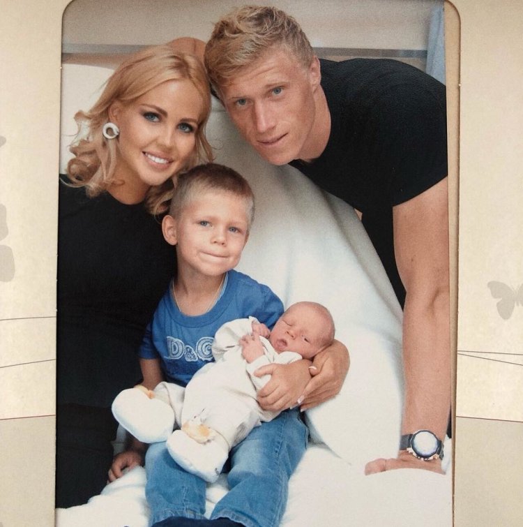 Павел Погребняк с семьей