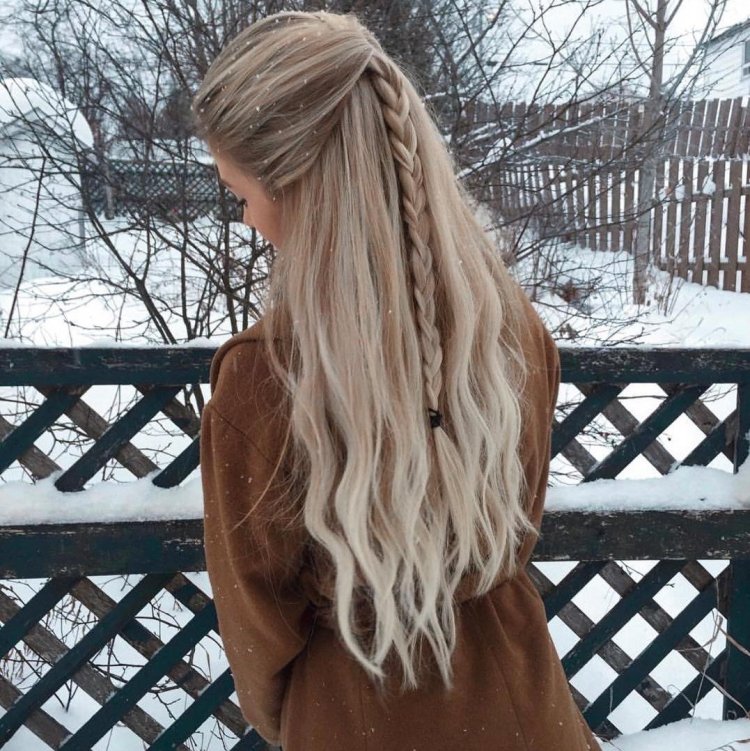 Девушка длинные волосы зима