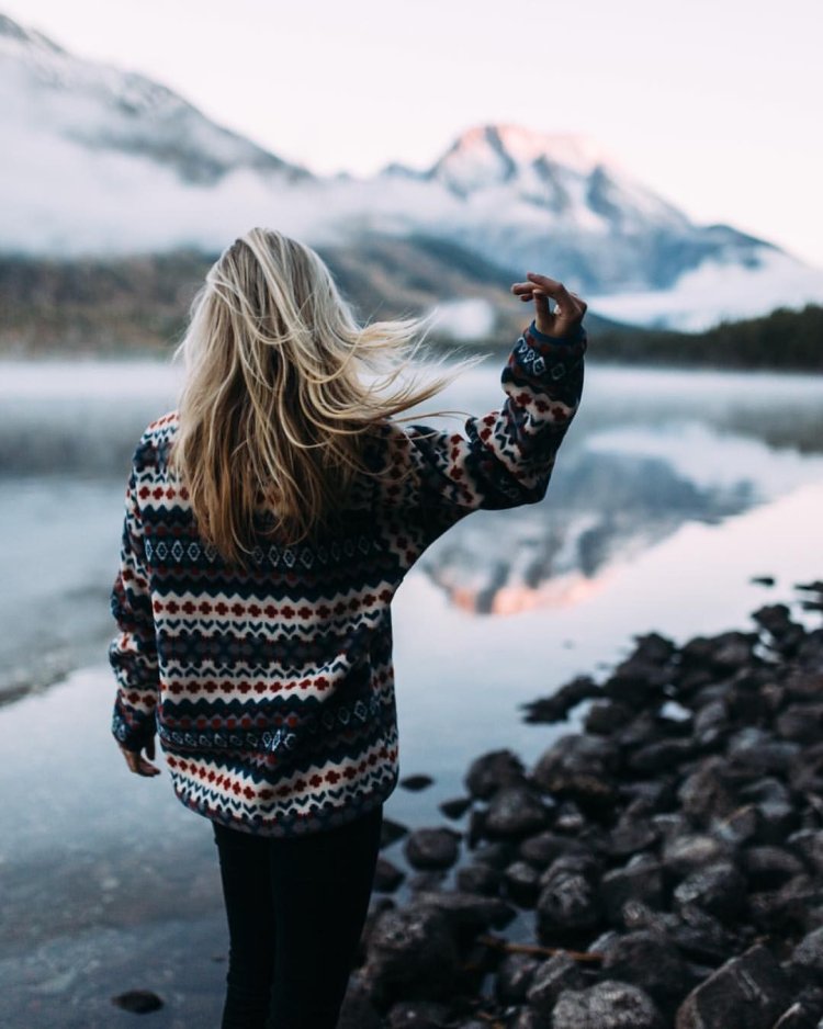 Блондинка со спины зимой