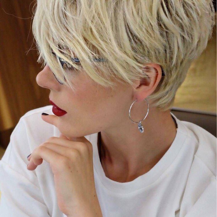 Стрижки для блондинок на короткие волосы