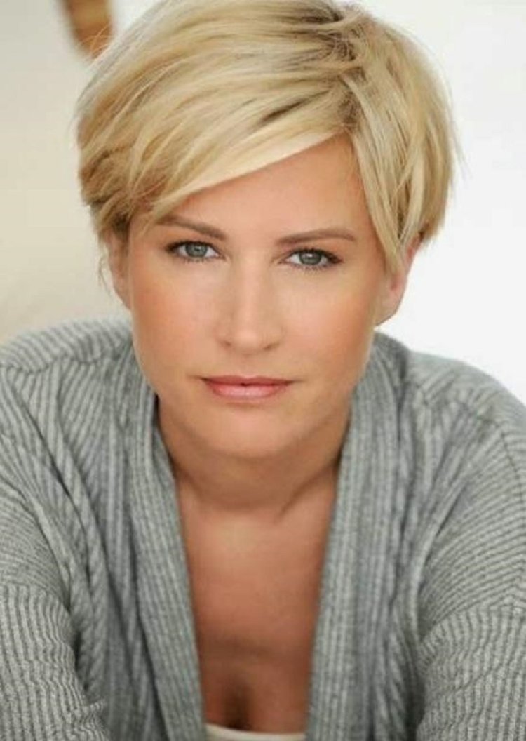 Удлиненные короткие стрижки для женщин