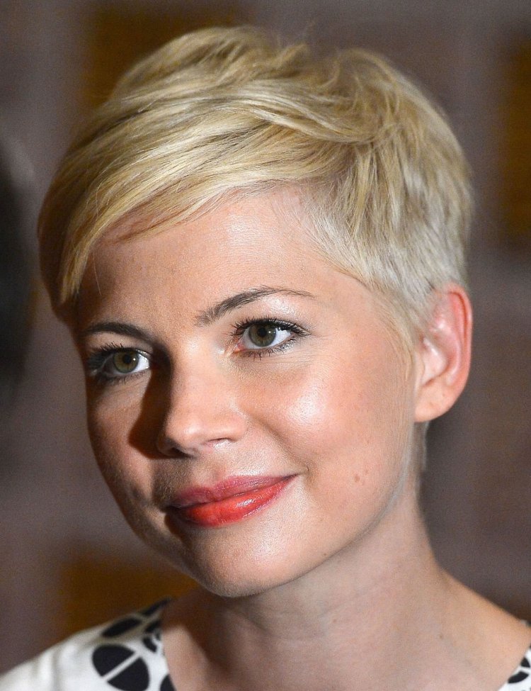 Стрижка Пикси 2022 на круглое лицо