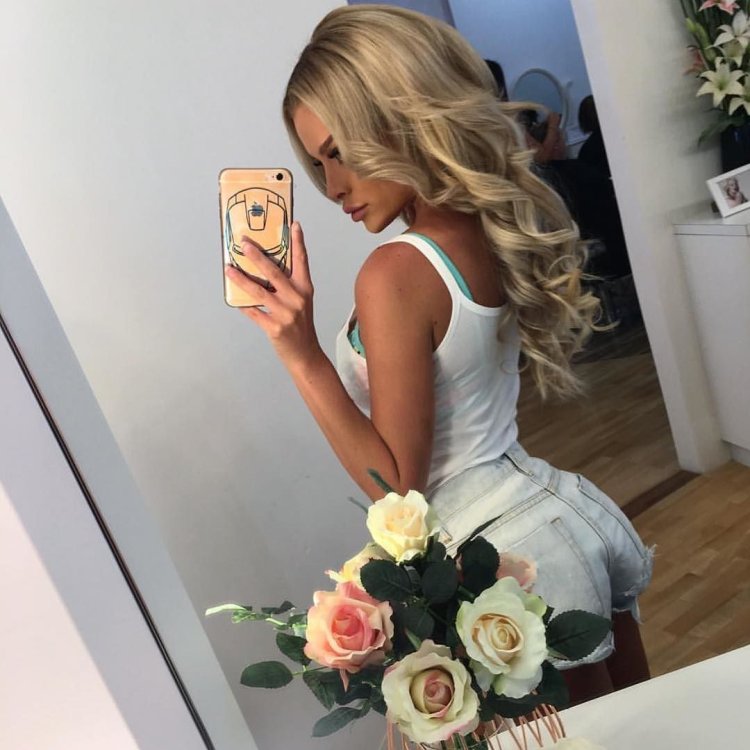 Itzy Юна блондинка