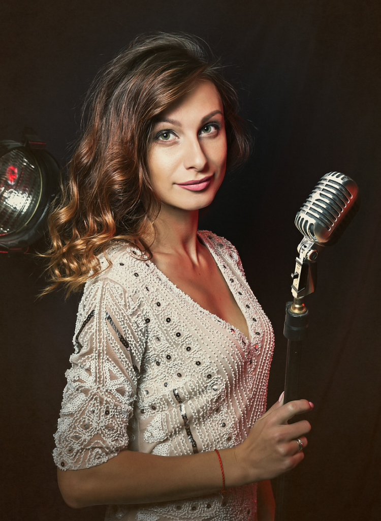 Alexandra певица