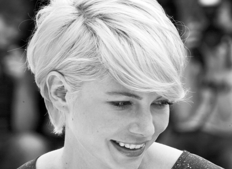 Мишель Уильямс стрижка Пикси сбоку