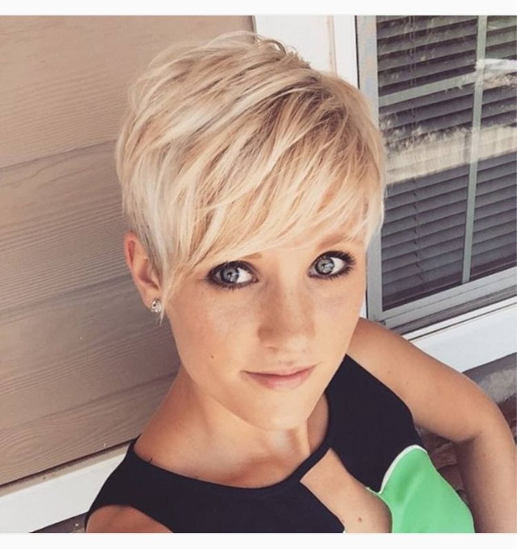 Стрижка Пикси-Боб на короткие волосы блонд
