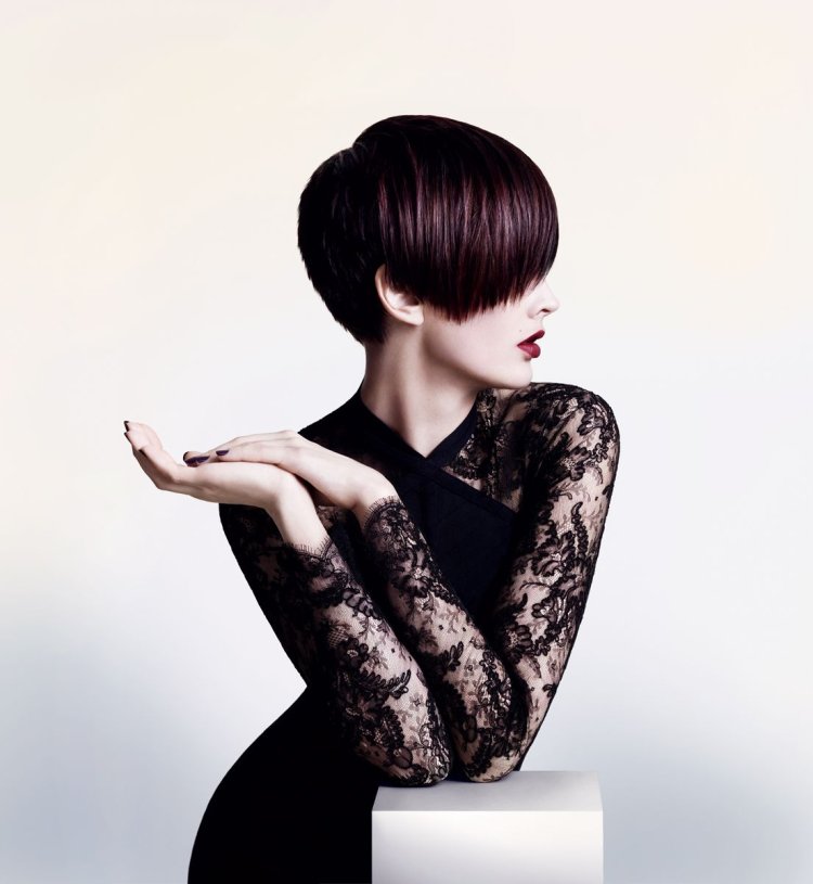 Стильные брюнетки с короткими стрижками со спины