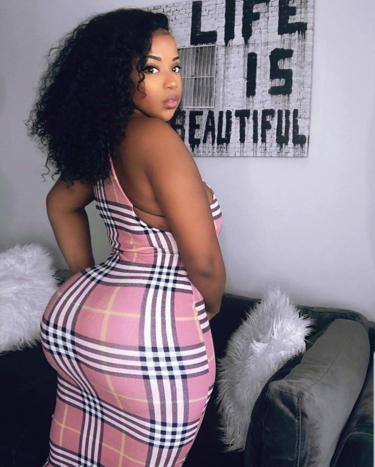 Модель плюс сайз Наоми Бэнкс