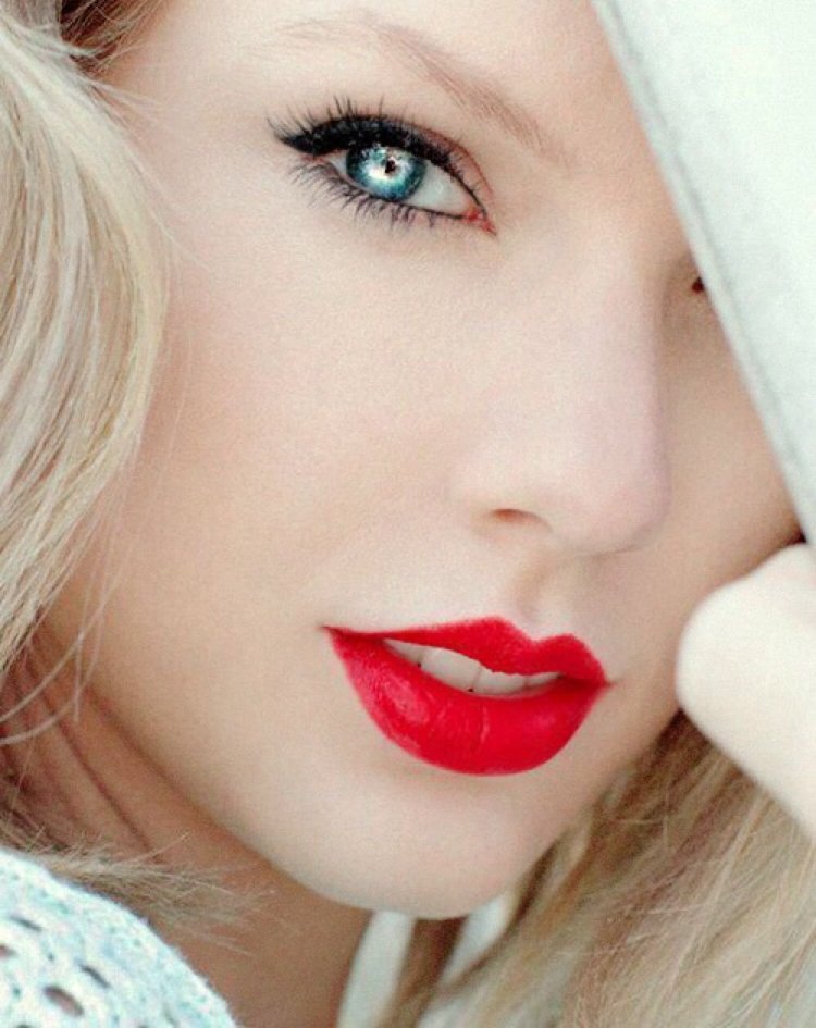 Тейлор Свифт губы