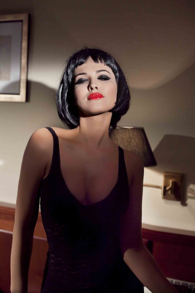 Даша Астафьева каре