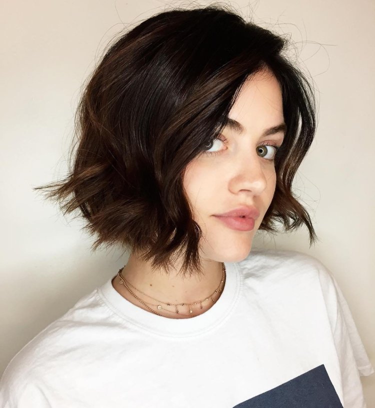 Люси Хейл брюнетка каре