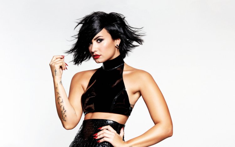 Confident деми Ловато