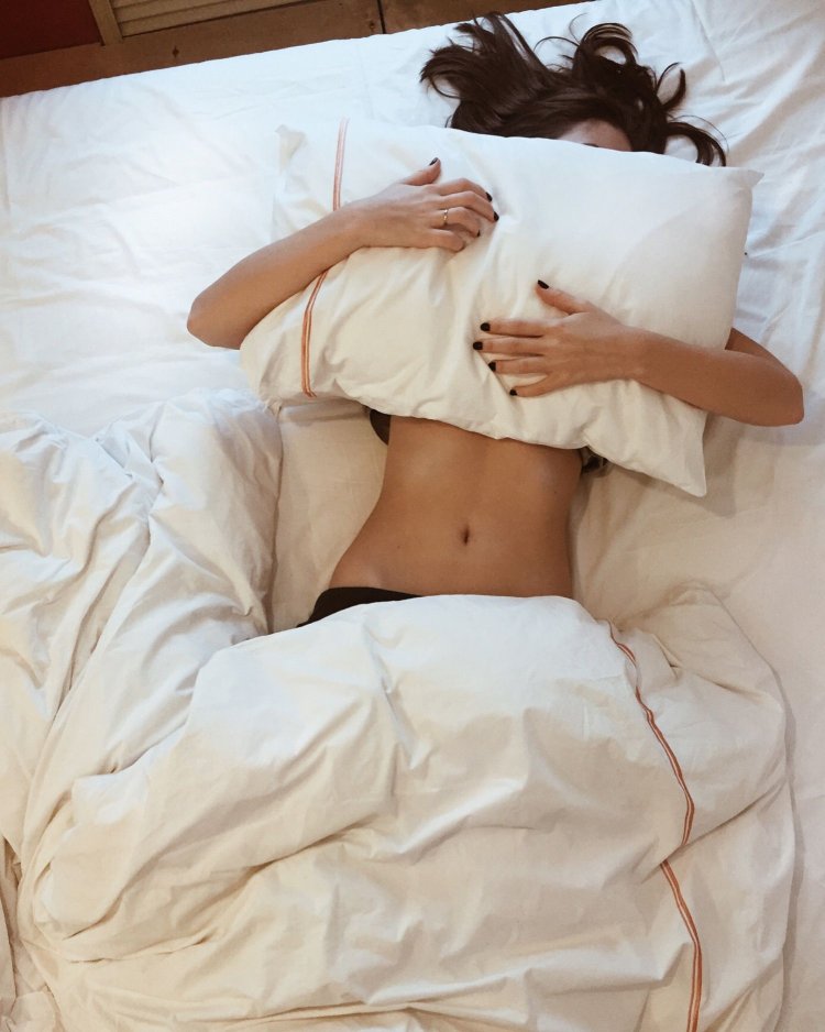 Красивые девушки в постели