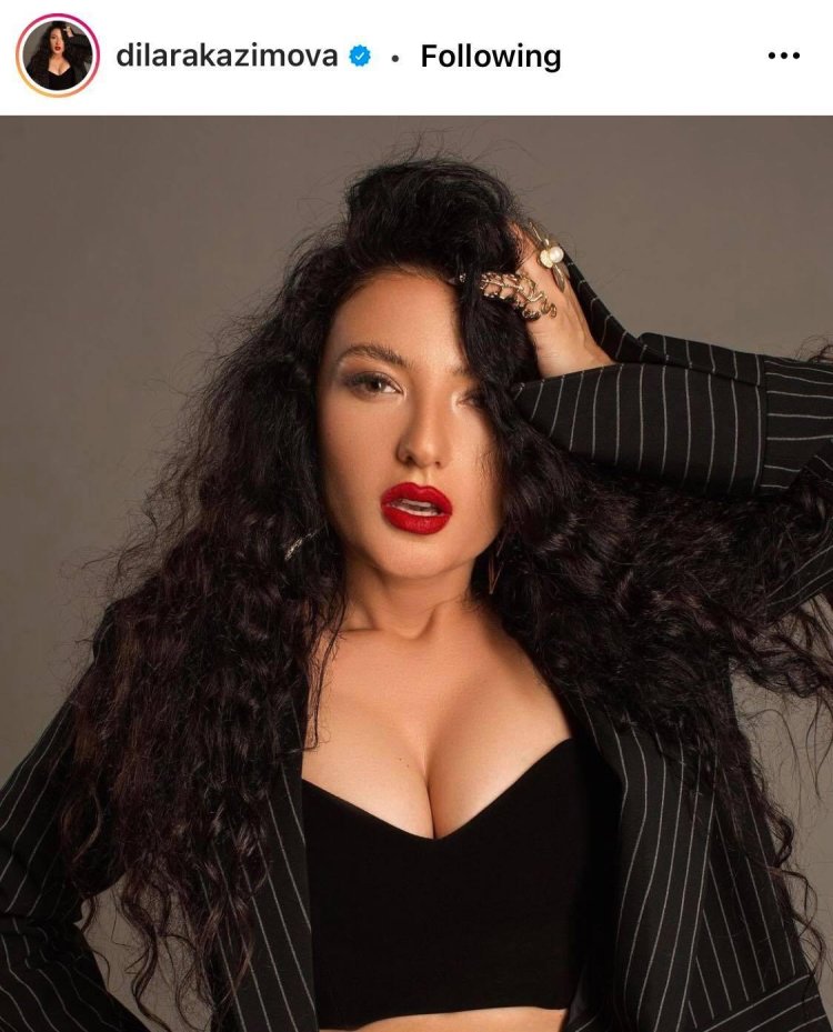 Азерб певица с длинными волосами