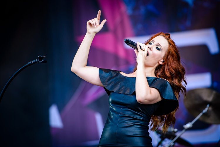 Симона симонс epica