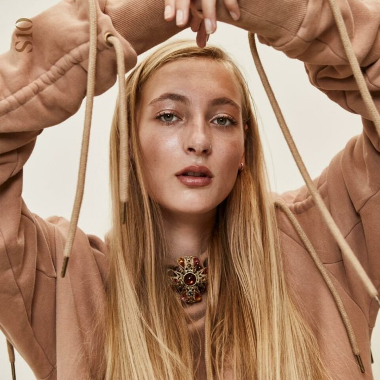 Девушка актриса