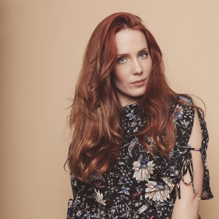 Симона Симонс 2019